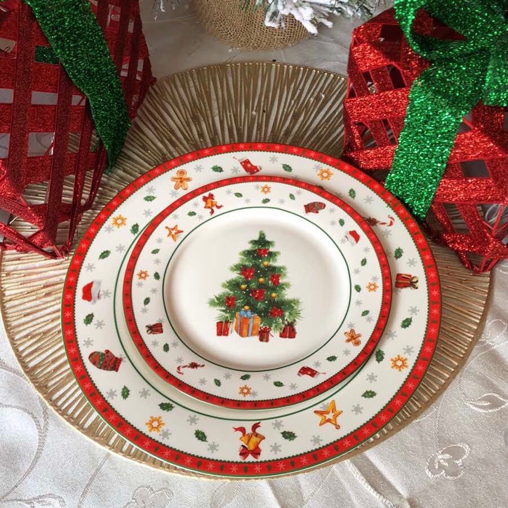 Conjunto de Porcelana Natalino com 14 Peças