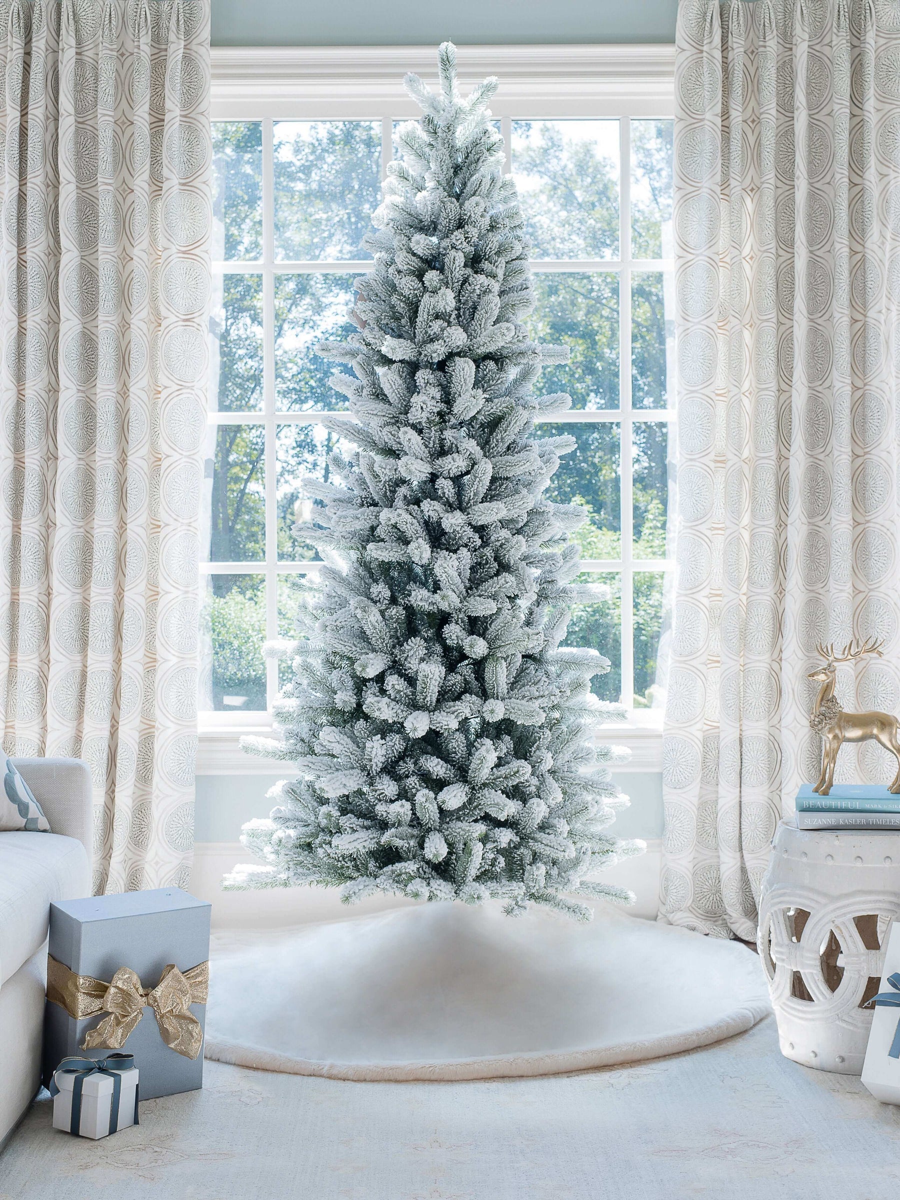 Árvore de Natal Artificial Slim King Flock® de com 650 Luzes LED Branco Quente