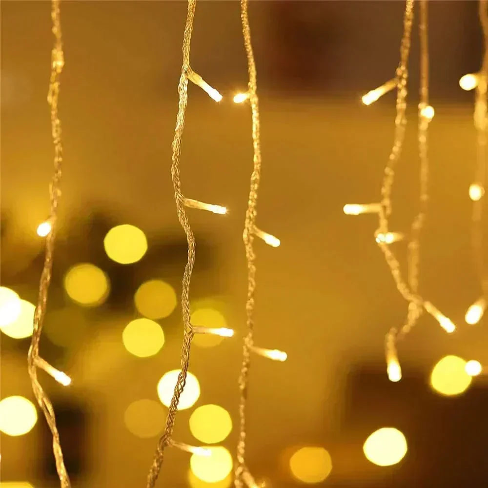 Cortina de Luzes LED Natalinas – Encanto e Magia para sua Casa
