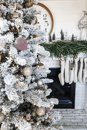 Árvore de Natal Artificial Slim King Flock® de com 650 Luzes LED Branco Quente