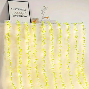 Cortina de Luzes Natalinas com Folhas – Encanto e Magia em Cada Detalhe