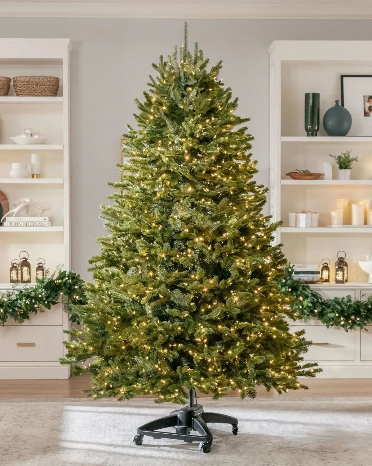Árvore de Natal Verde Premium com Galhos Articulados, Suporte Metálico com Rodinhas e Micro LEDs Embutidos
