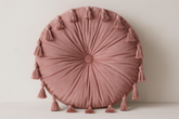 Almofada Redonda Rosa Seco com Franjas - Boho 40cm